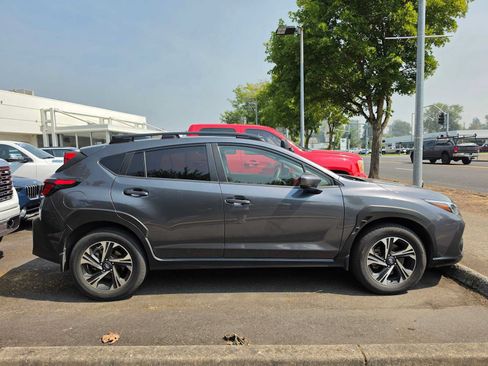 Used 2024 Subaru Crosstrek 2.0i Premium AWD/4WD image 2