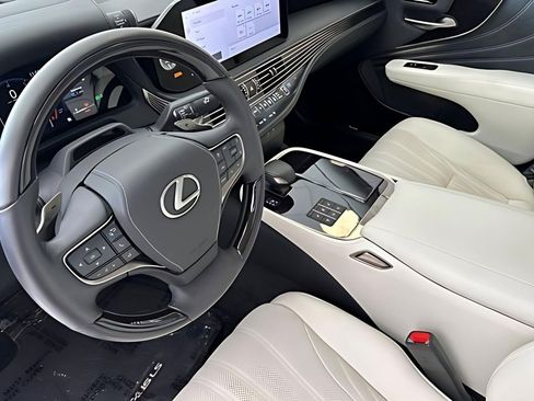 Used 2024 Lexus LS 500 w/ Interior Upgrade Package image 7