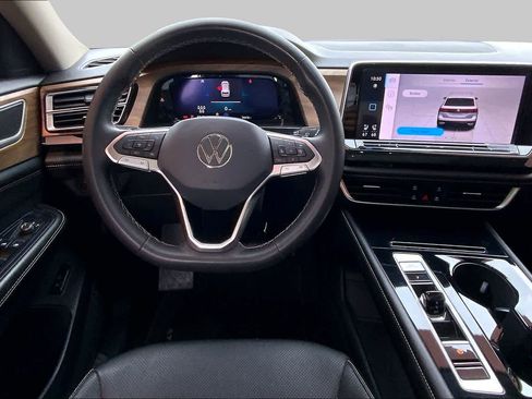 Used 2024 Volkswagen Atlas SE FWD image 6