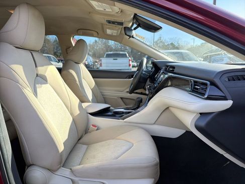 Used 2019 Toyota Camry LE image 16