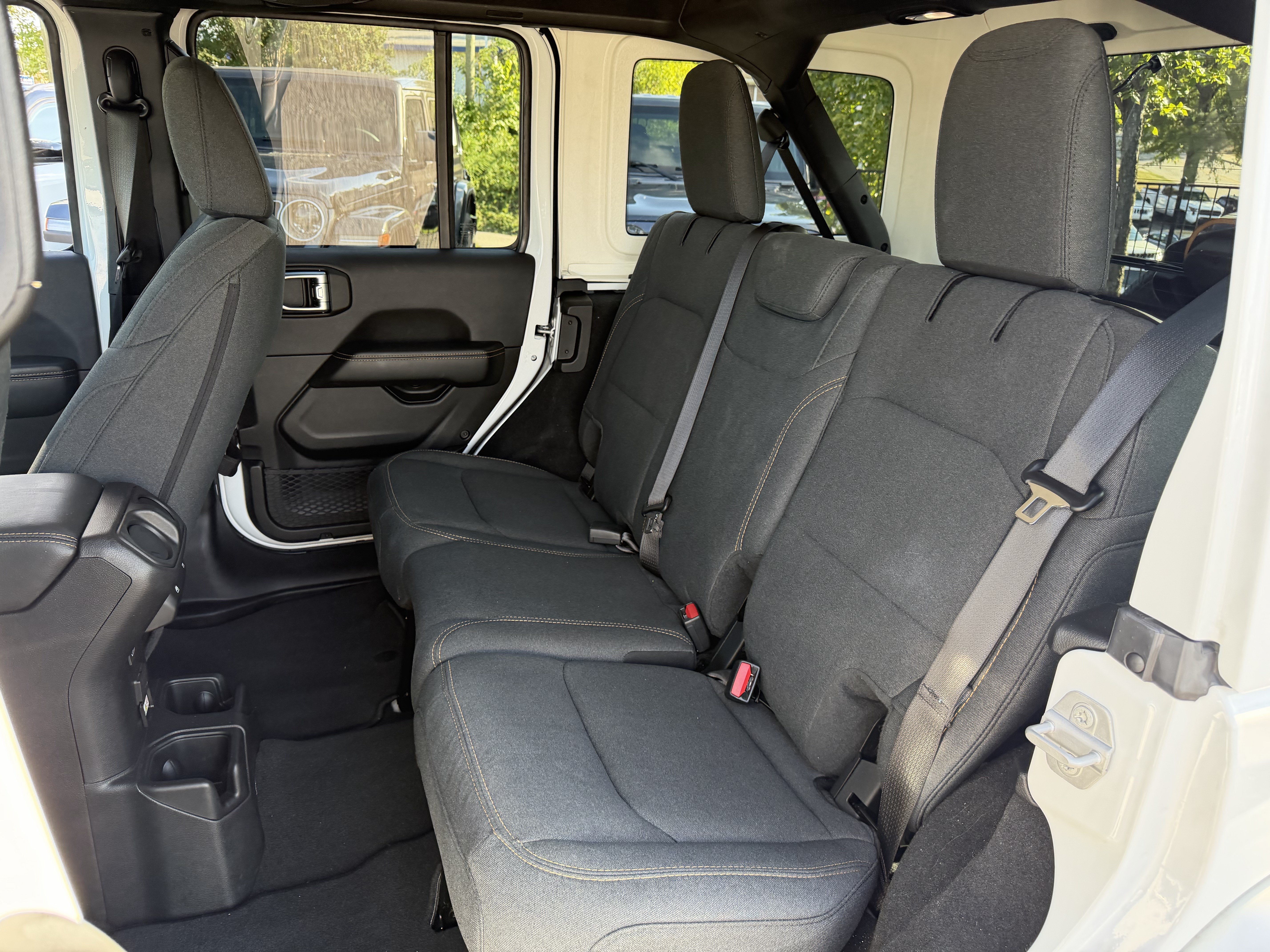 Used 2026 Jeep Wrangler Unlimited Sahara AWD/4WD image 32