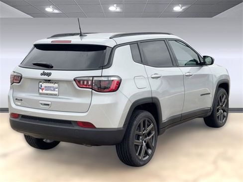 New 2026 Jeep Compass Latitude image 9