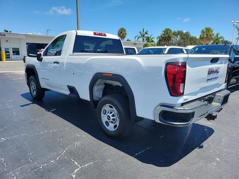 Used 2022 GMC Sierra 2500 Pro w/ Convenience Package image 3