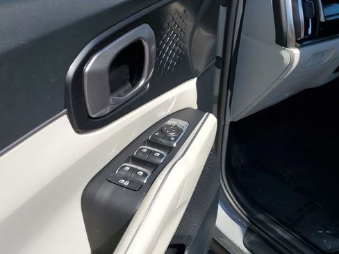 Used 2025 Kia Sorento S w/ Panoramic Sunroof Package image 18