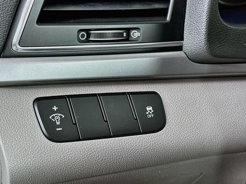 Used 2017 Hyundai Elantra SE FWD image 11