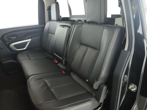 Used 2019 Nissan Titan SL image 24