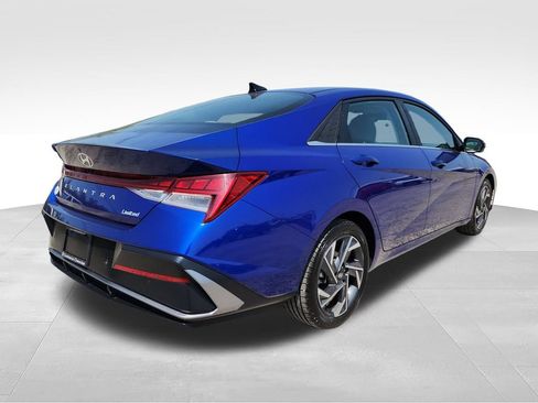 Used 2024 Hyundai Elantra Limited FWD image 7