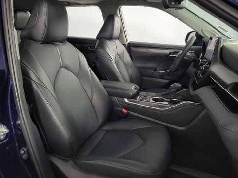 Used 2024 Toyota Highlander Limited FWD image 15