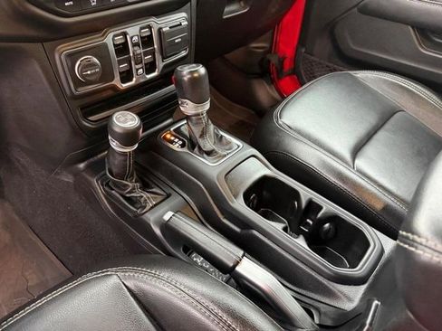 Used 2020 Jeep Wrangler Unlimited Sahara image 28