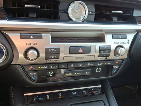 Used 2018 Lexus ES 300h image 15