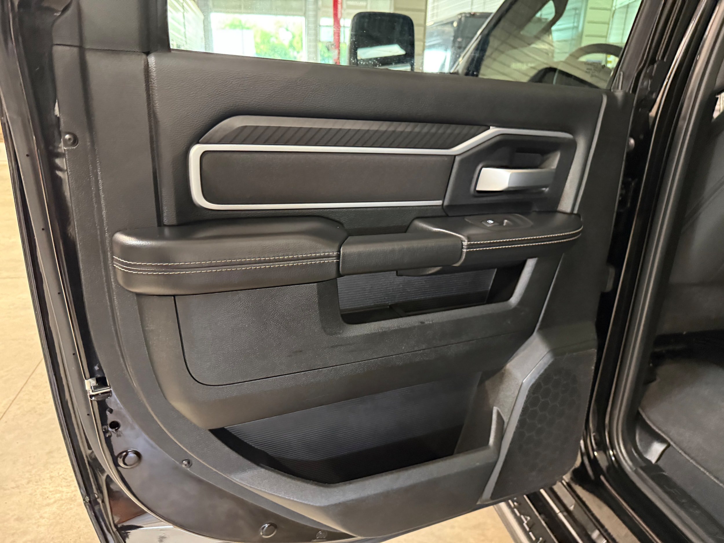 Certified 2025 RAM 2500 Big Horn AWD/4WD image 33