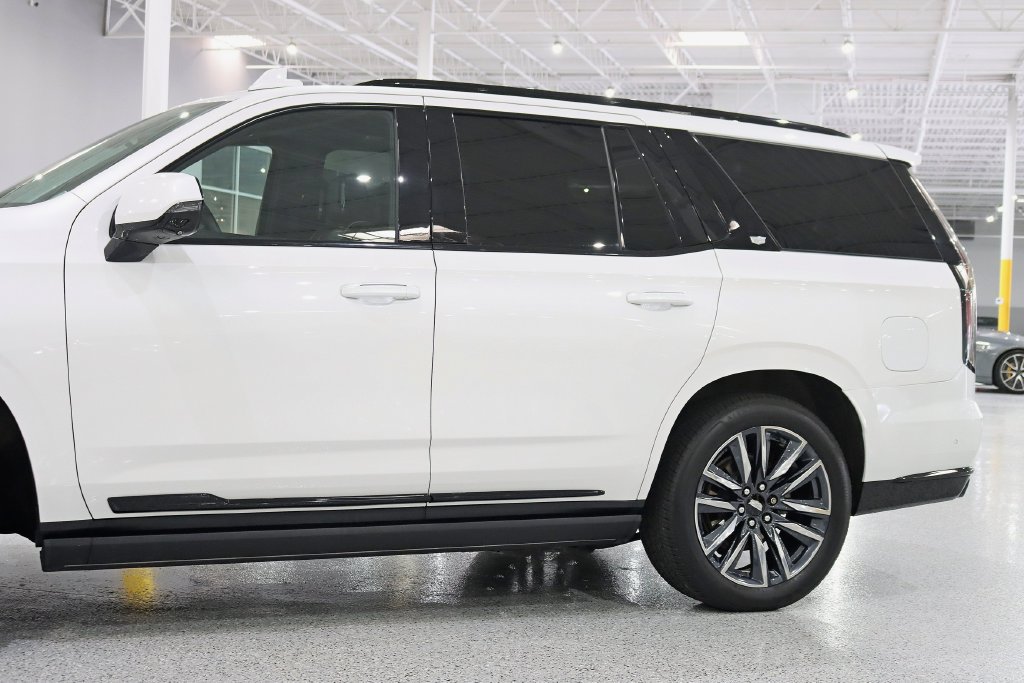 Used 2023 Cadillac Escalade Sport Platinum AWD/4WD image 3