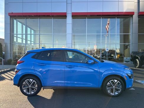 Used 2022 Hyundai Kona SEL w/ Convenience Package image 2