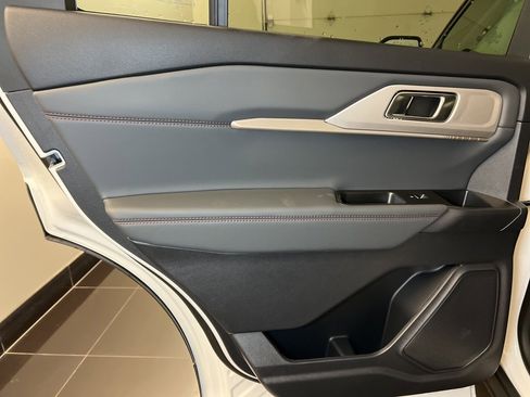 Used 2025 Ford Explorer Active w/ Active Comfort Package image 30