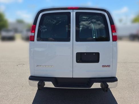 Used 2024 GMC Savana 2500 w/ Driver Convenience Package RWD image 4