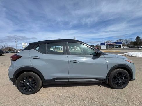 Used 2023 Nissan Kicks SR w/ SR Premium Package image 8