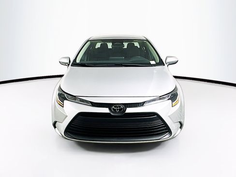 Used 2024 Toyota Corolla LE image 2