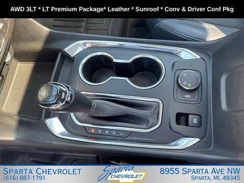 Used 2019 Chevrolet Traverse LT w/ LT Premium Package AWD/4WD image 24