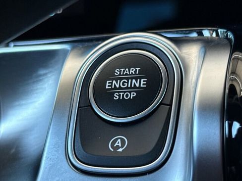 Used 2025 Mercedes-Benz GLB 250 4MATIC image 25