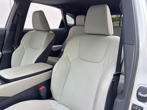 Used 2025 Lexus RX 350 Premium w/ Convenience Package FWD image 39