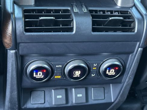 Used 2023 Land Rover Defender 130 X-Dynamic SE image 16