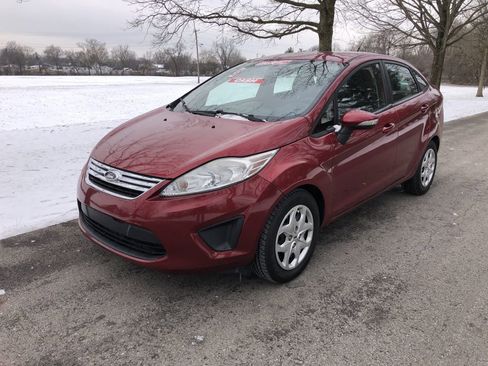 Used 2013 Ford Fiesta SE image 2