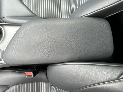 Used 2024 Toyota Camry SE image 21