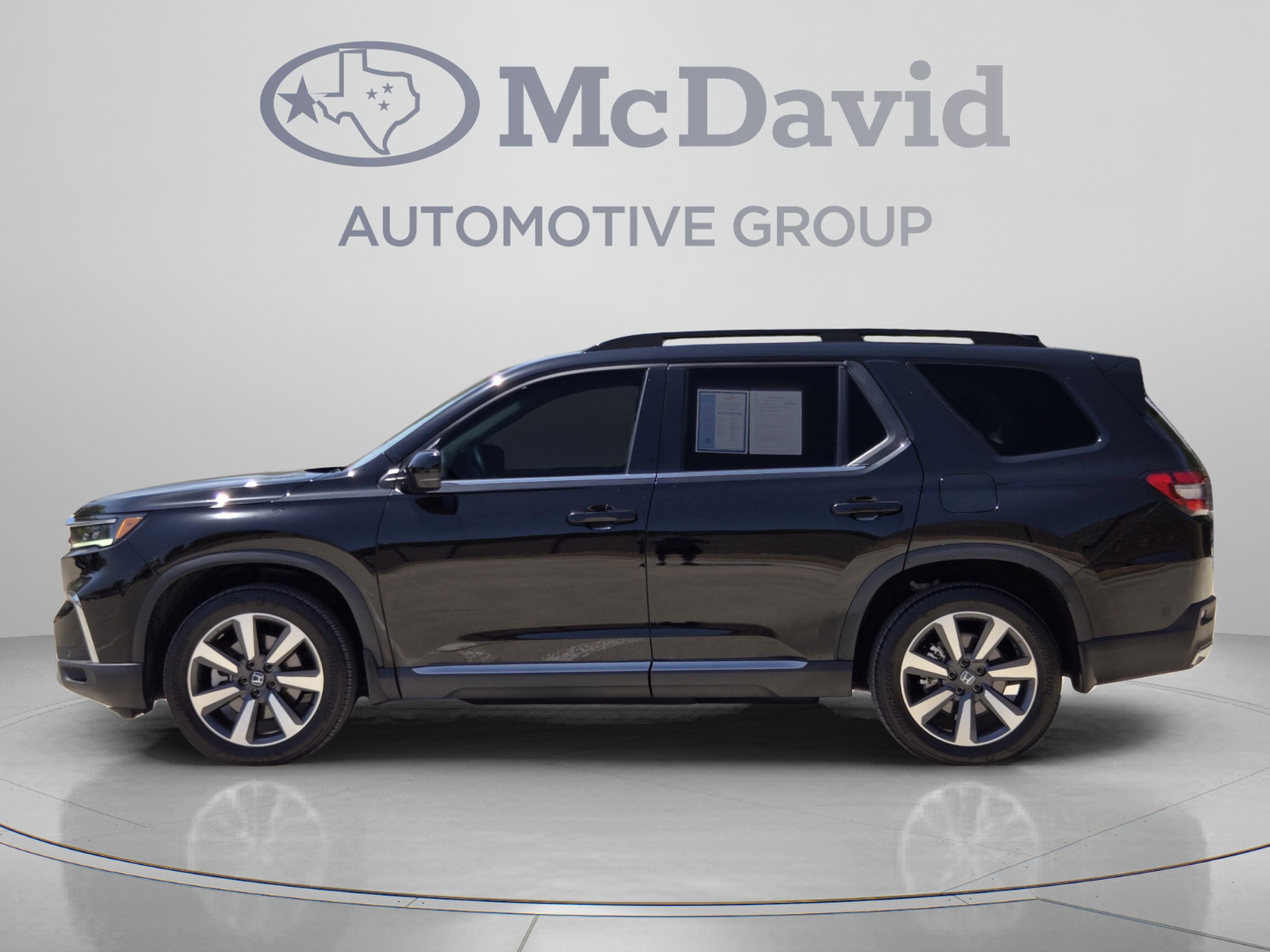 Certified 2025 Honda Pilot Touring image 2