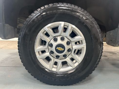 Used 2021 Chevrolet Silverado 2500 LT w/ Fleet Comfort Package AWD/4WD image 9