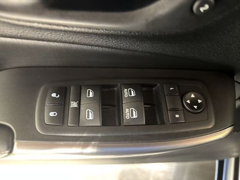 Used 2020 Jeep Cherokee Limited w/ Technology Group image 16