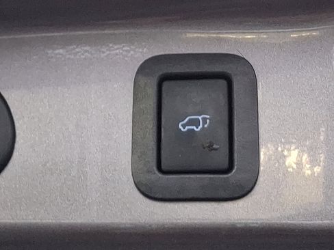 Used 2016 Toyota Highlander XLE image 29