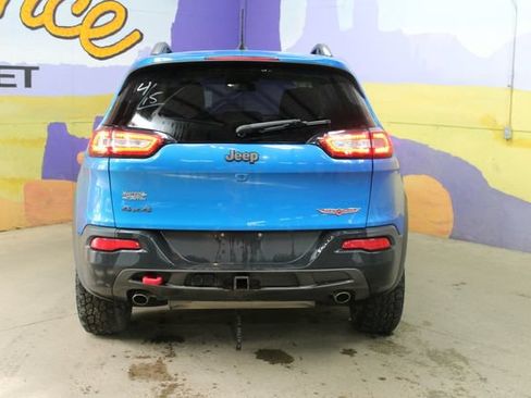 Used 2017 Jeep Cherokee Trailhawk AWD/4WD image 7