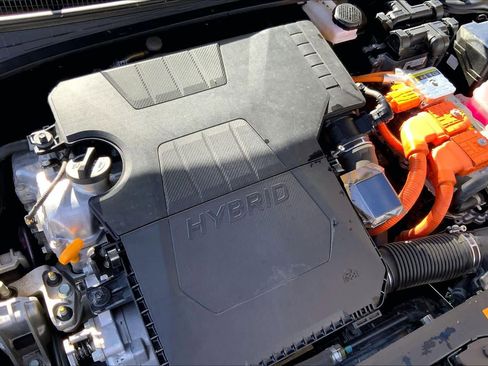 Used 2024 Hyundai Elantra Blue image 31