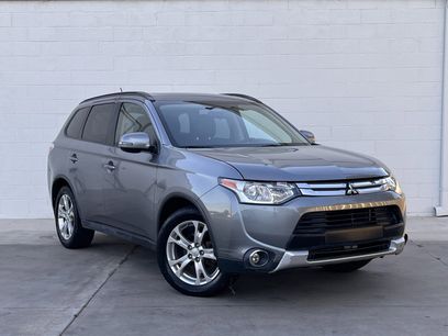 Used 2015 Mitsubishi Outlander SE