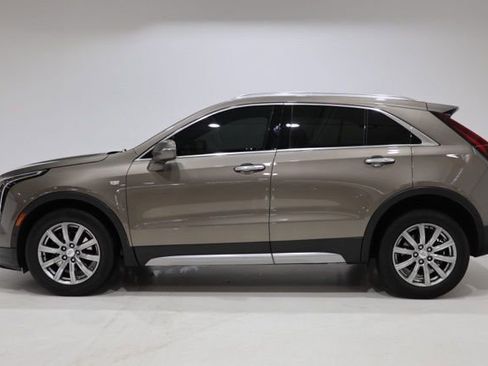 Used 2020 Cadillac XT4 Premium Luxury w/ Technology Package FWD image 4