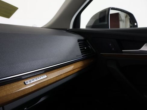 Used 2023 Audi Q5 2.0T Premium w/ Convenience Package image 7