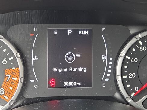 Certified 2020 Jeep Renegade Latitude w/ Cold Weather Group AWD/4WD image 8