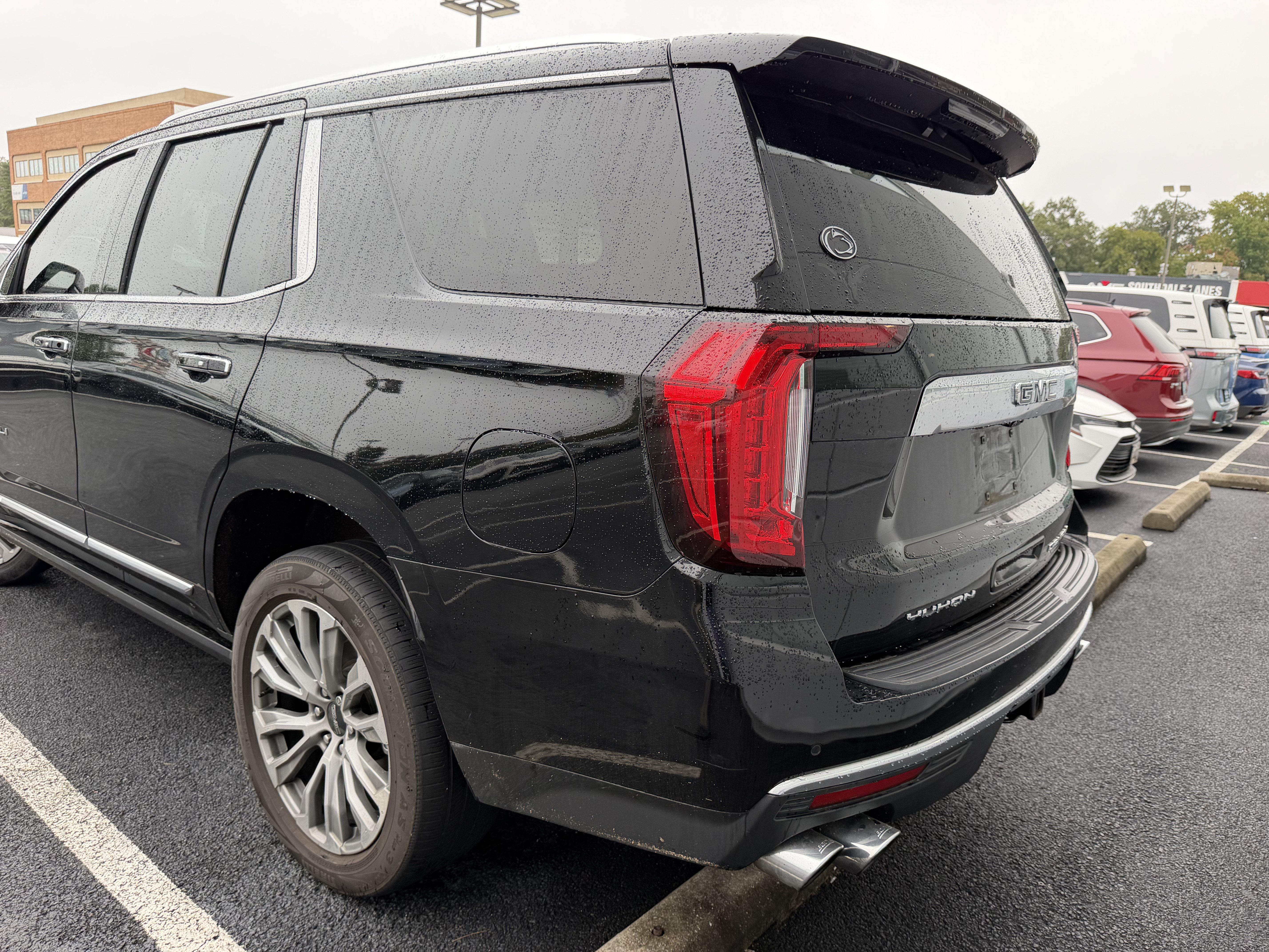 Used 2021 GMC Yukon Denali w/ Denali Premium Package AWD/4WD image 10