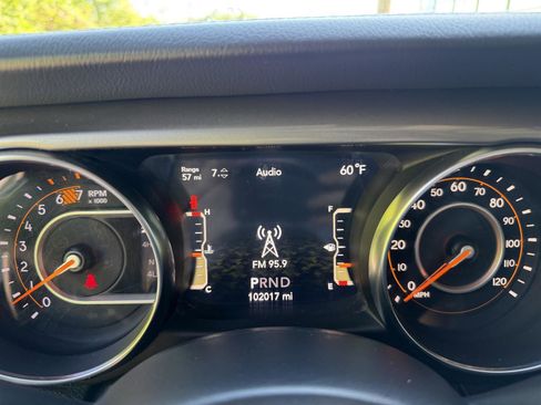 Used 2020 Jeep Wrangler Unlimited Sahara AWD/4WD image 38