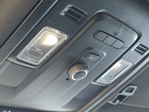 Used 2024 GMC Yukon SLT image 24