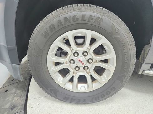 Used 2019 GMC Yukon XL SLT AWD/4WD image 14