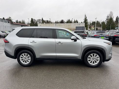 Certified 2025 Toyota Grand Highlander XLE image 8