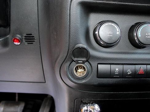 Used 2012 Jeep Wrangler Rubicon image 17