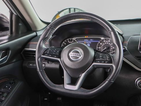 Used 2021 Nissan Altima 2.5 SR FWD image 12