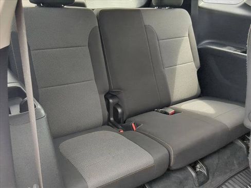 Used 2021 Chevrolet Traverse LT FWD image 18