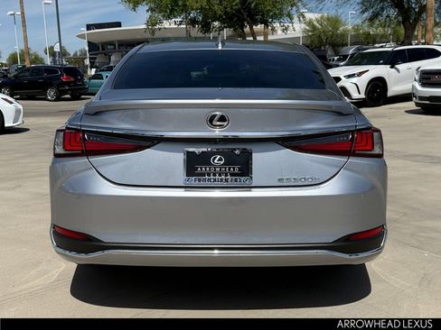 Used 2025 Lexus ES 300h w/ Premium Package FWD image 7