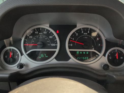 Used 2007 Jeep Wrangler Unlimited Sahara w/ Dual Top Group AWD/4WD image 5