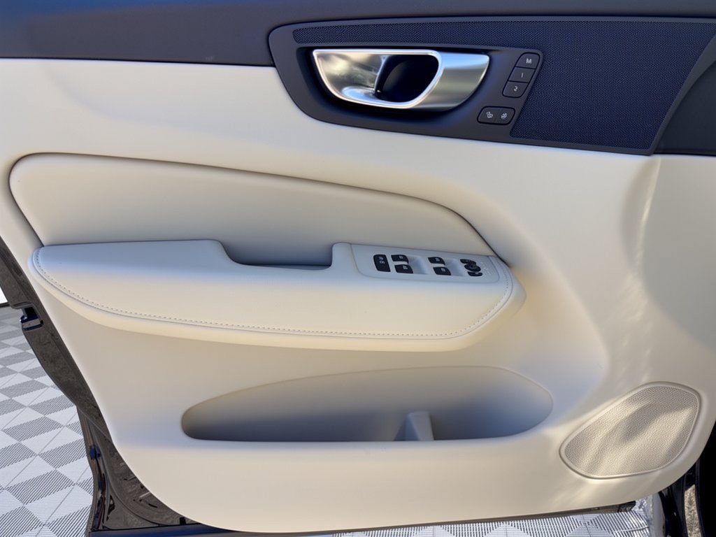 Used 2024 Volvo XC60 B5 Plus w/ Protection Package Premier AWD/4WD image 14