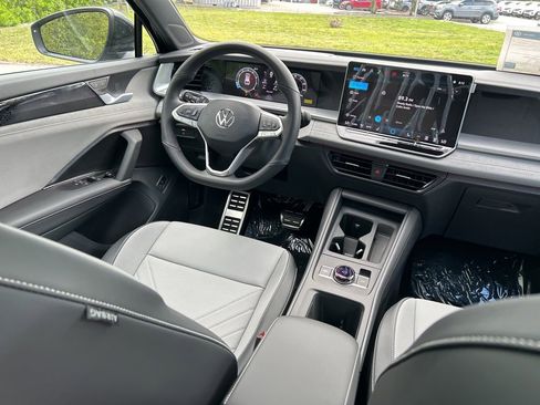 New 2026 Volkswagen Tiguan SE R-Line AWD/4WD image 9