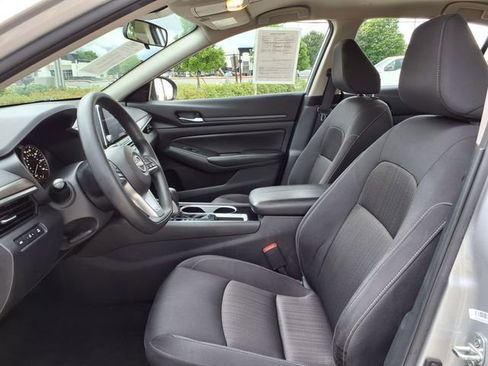 Used 2024 Nissan Altima 2.5 SV FWD image 14